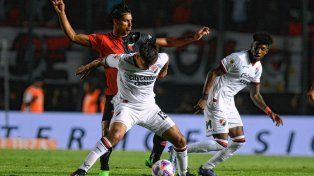 Colón y Newells jugaron un partido parejo en el Centenario.