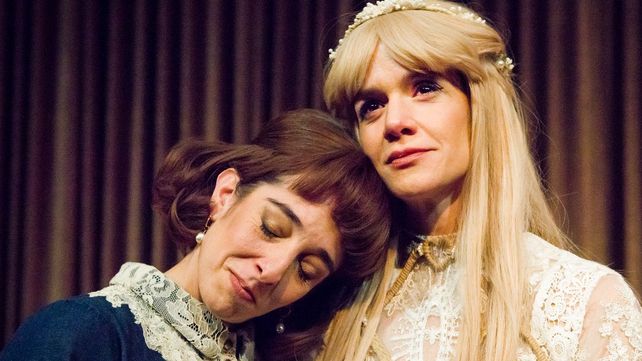 Lucía Adúriz y Violeta Urtizberea protagonizan Quiero decir te amo