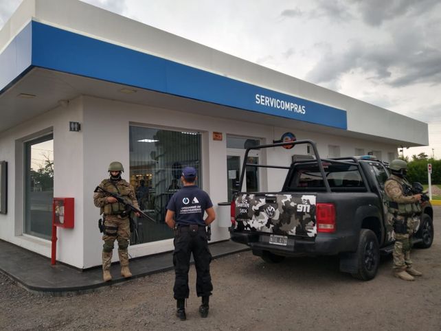 La policía requisó una estación de servicio de San Lorenzo
