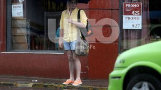 La lluvia pasó por la ciudad, pero aún continúa el alerta meteorológico