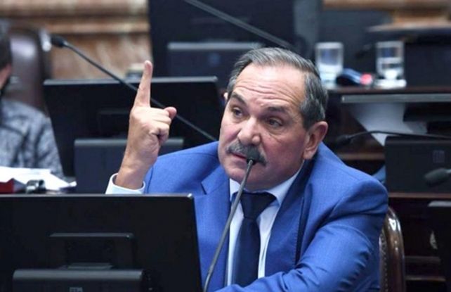 Salidas y amenaza de fractura en el bloque se senadores nacionales que conduce Pichetto