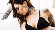 cande tinelli se tatuo una sugestiva frase en ingles en una de sus piernas y estallo instagram