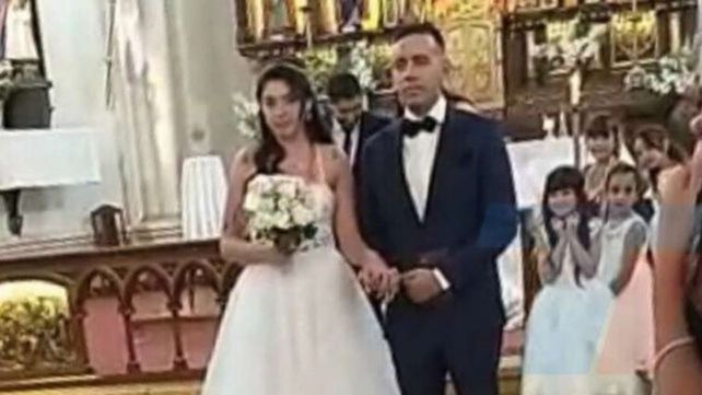 Brisa Milagros Leguizamón y Esteban Pinky Rocha se casaron en la Iglesia San Antonio de Padua