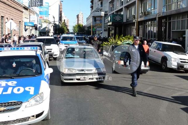 Conmoción y muestras de dolor en el entierro del policía asesinado