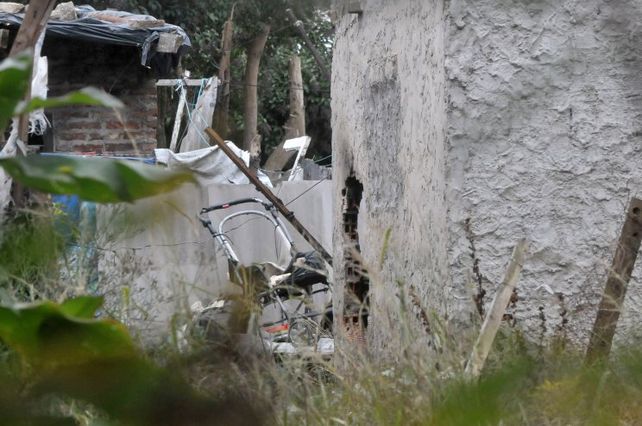 Así es la precaria casa donde murió incinerada toda una familia