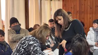 Al concluir el curso de peluquería, la senadora Leticia Di Gregorio anunció una nueva capacitación gratuita.