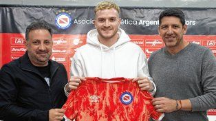 Argentinos Juniors presentó a Luciano Gondou, atacante que viene de Sarmiento de Junín.