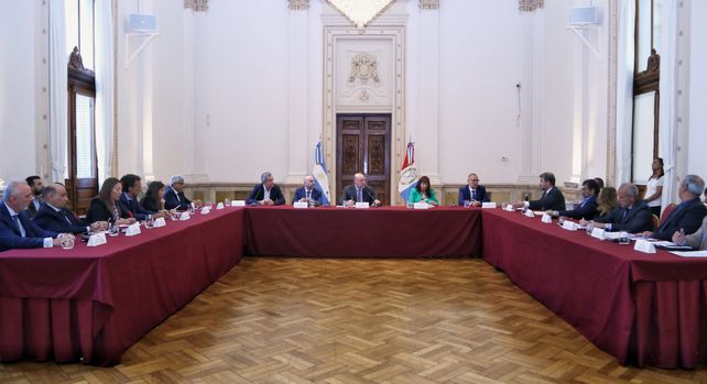 Perotti encabezó una reunión de trabajo con el intendente Pablo Javkin y funcionarios judiciales.