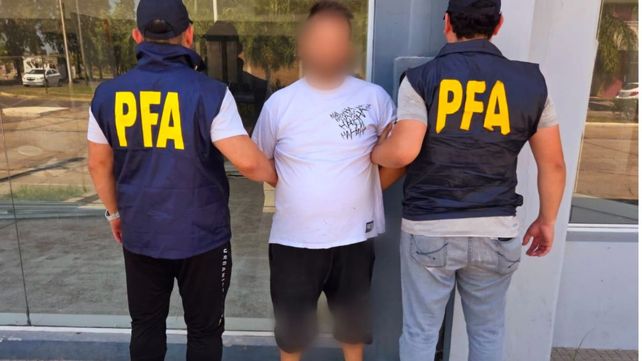 Detienen en Villa Ocampo a un prófugo de Buenos Aires acusado de violar a su hijastra durante seis años Detienen en Villa Ocampo a un prófugo de Buenos Aires acusado de violar a su hijastra durante seis años