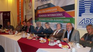 El ministro de trabajo disertó en un nuevo desayuno de trabajo en ADE
