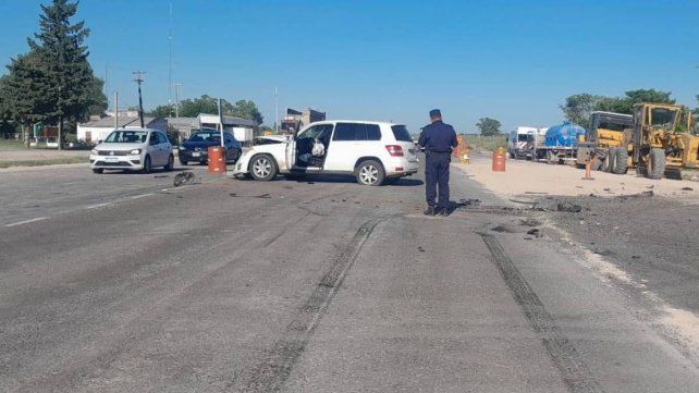 Un choque entre una camioneta y un auto en Ruta 18