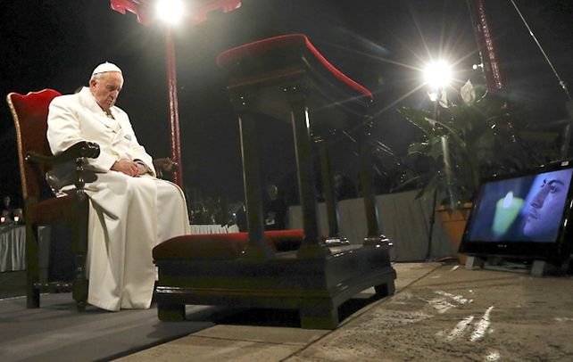liturgia. El Papa dirige la procesión del Vía Crucis y el rezo de las 14 estaciones desde la colina del Palatino.