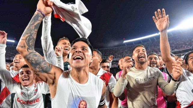 Los jugadores de River festejan el agónico triunfo ante Boca.