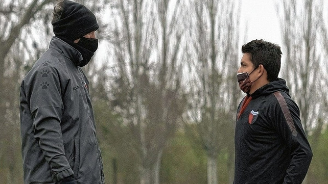 El plantel de Colón entrenará hasta el viernes en doble turno en el predio.