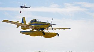 Santa Fe probó su nueva flota aérea contra incendios: el avión hidrante cargó agua del Paraná y puso a prueba su poder de respuesta