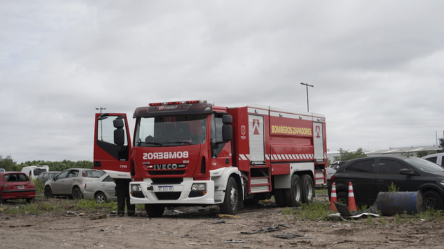 Bomberos Zapadores en el Depósito Judicial. Tuvieron que actuar por incendio de vehículos durante el proceso de compactación