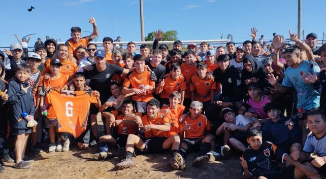 La zona norte de fiesta. El Torito volverá a jugar en la Primera A luego de 25 años. Goleó General Paz por 6 a 0. 