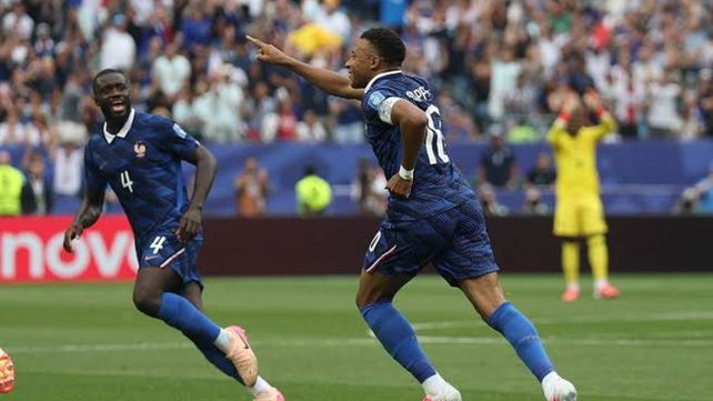 Mbappé porque cumplió 100 partidos con la selección francesa