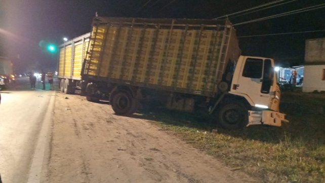 San José: un camión chocó un auto y hospitalizaron a dos personas