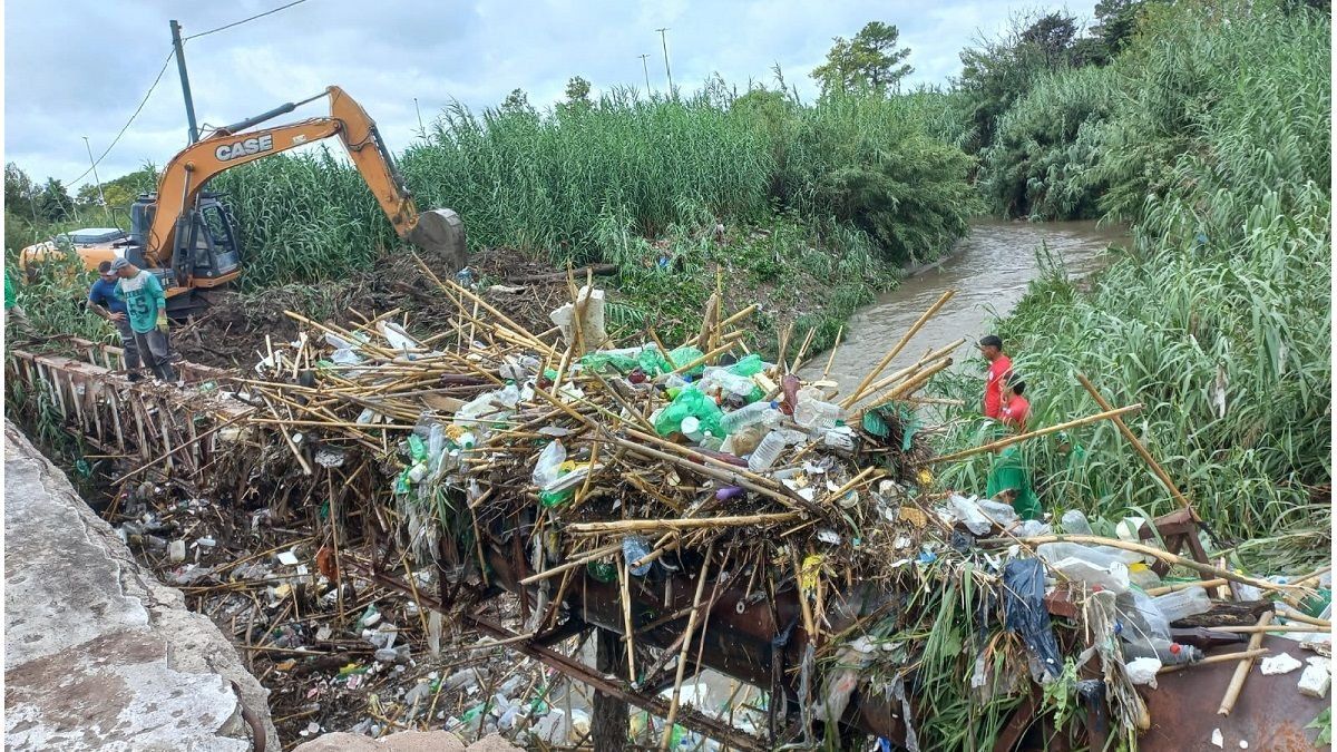 Los trabajos de búsqueda de madre e hija desaparecidas continúan en la zona del Arroyo Las Viejas