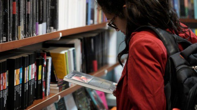 Recomiendan convertir a la lectura en un hábito cotidiano.