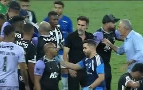Escándalo: la final entre el Mineiro de Domínguez y Cruzeiro terminó con una batalla campal