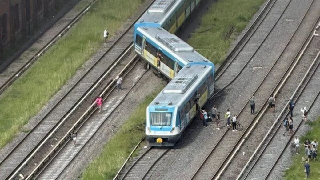 En Liniers descarriló una formación del Tren Sarmiento y dejó 20 heridos.&nbsp;