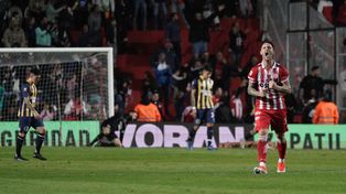 Broun no pudo con el remate de Mauro Pittón, que se transformó en el gol de la victoria tatengue.