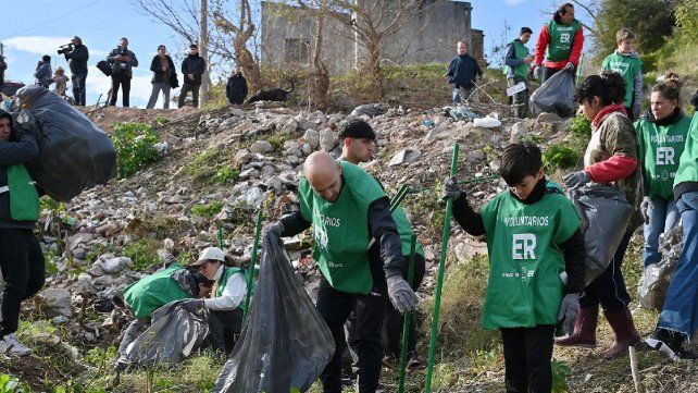 Más de 70 personas participaron en Diamante de una jornada de limpieza.&nbsp;