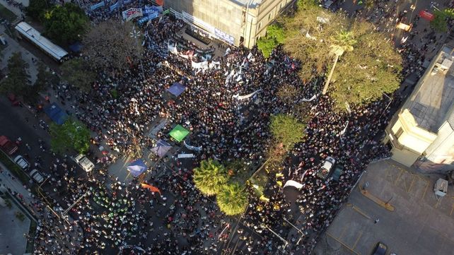 Una multitud de santafesinos se movilizó en defensa de la educación pública: las imágenes