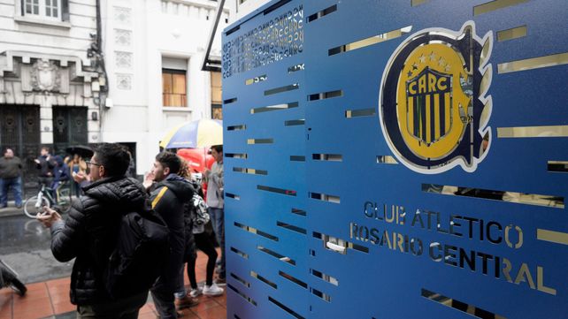 En la sede deberán ser presentadas las listas de las agrupaciones que se presenten a las elecciones.