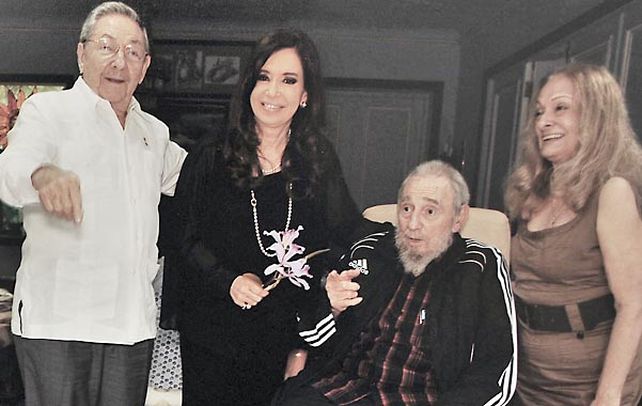 Cristina se fue de Cuba con elogios hacia Fidel y rogando por la salud de Chávez