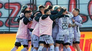 Barracas Central encontró un golazo de tiro libre para doblegar a Central en Copa Argentina.