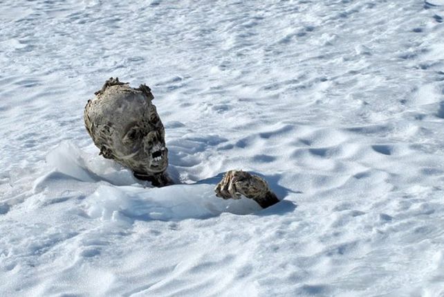 Desaparecieron hace 50 años y los encontraron congelados y momificados