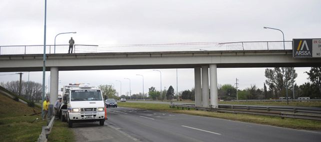 Un colectivo con estudiantes y una camioneta chocaron en la Autopista Santa Fe-Rosario