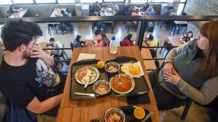 Los comedores de la UNR anunciaron que desde este lunes entregarán porciones de comida caliente.