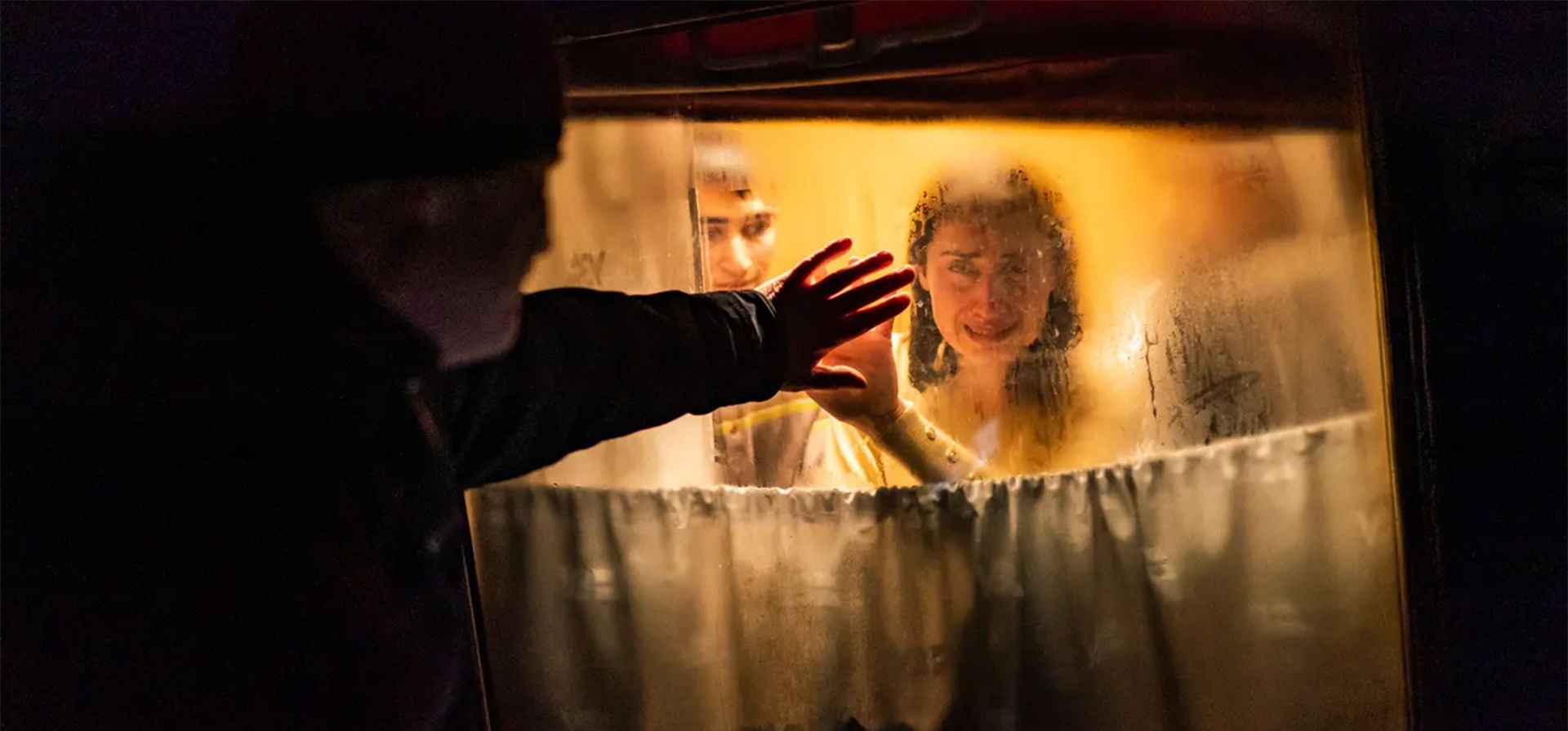 Una emotiva despedida en una estación de tren, Odesa, Ucrania. FOTO: Salwan Georges/The Washington Post/Getty Images