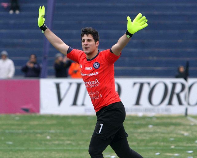 Gaspar Servio llega a Arroyito para tratar de cerrar el arco canalla con firmeza y seguridad.