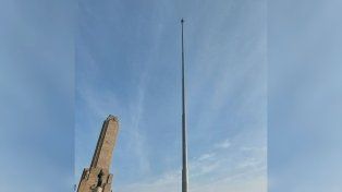 Por qué hace meses no hay bandera en el mástil mayor del Monumento
