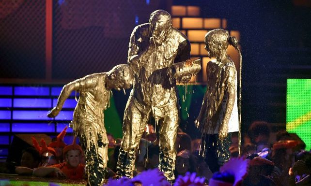 Beckham y dos de sus hijos, bañados en oro