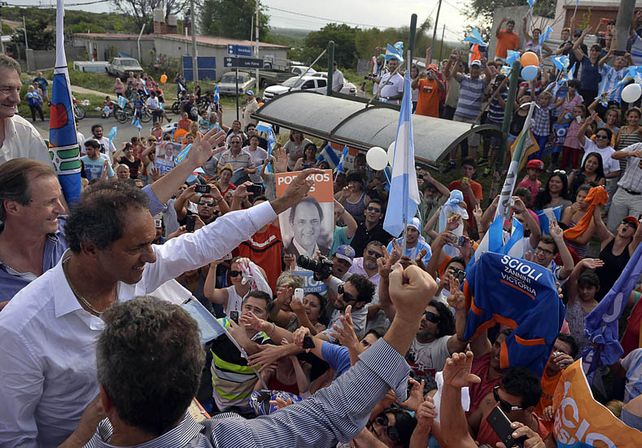 Scioli visitó Paraná e instó a no volver a entregar la patria