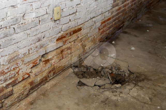 En Santa Rosa cuatro familias, sin casa por peligro de derrumbe