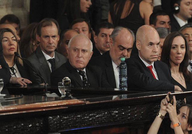 Asunción. El gobernador electo Miguel Lifschitz jurará hoy a las 9.30 en la Cámara de Diputados con la presencia del gobernador saliente