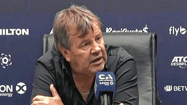 Zielinski estalló de furia contra el arbitro Yael Falcón Pérez.