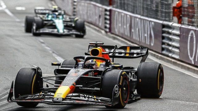 El neerlandés alcanzó su 39° victoria dentro de la Fórmula 1 y quedó a dos de Ayrton Senna.