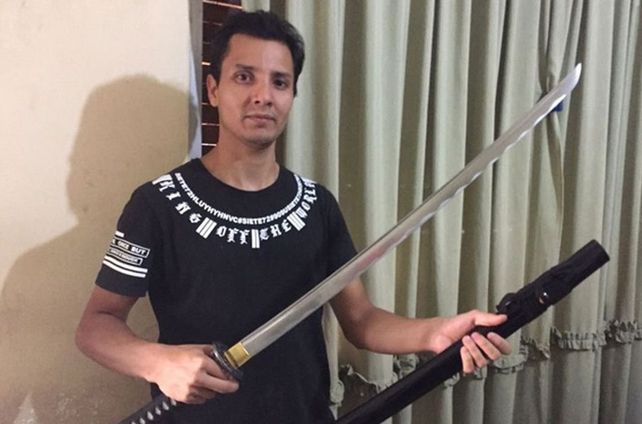 Un samurai cordobés corrió con una katana a los ladrones que entraron en su casa