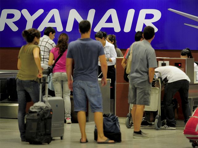 Mal trago: piloto de avión hizo un aterrizaje de emergencia para bajar a doce borrachos