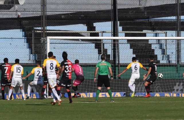 Herrera ya metió el taco y los canallas intuyen la definición. Fue el primero de Central