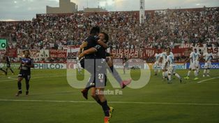 Unión alimentó su sueño copero con una goleada ante Temperley