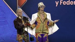 Ca7riel y Paco Amoroso la rompieron en los Grammy Latinos